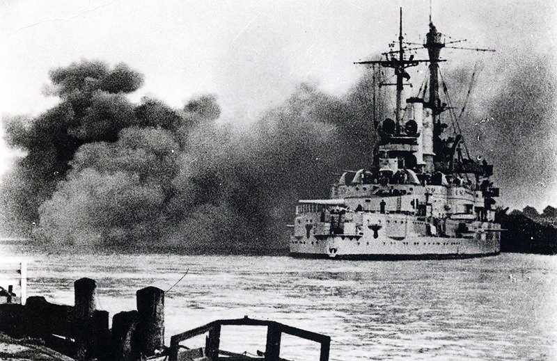 Schleswig_Holstein_firing_Westerplatte_September_1939
