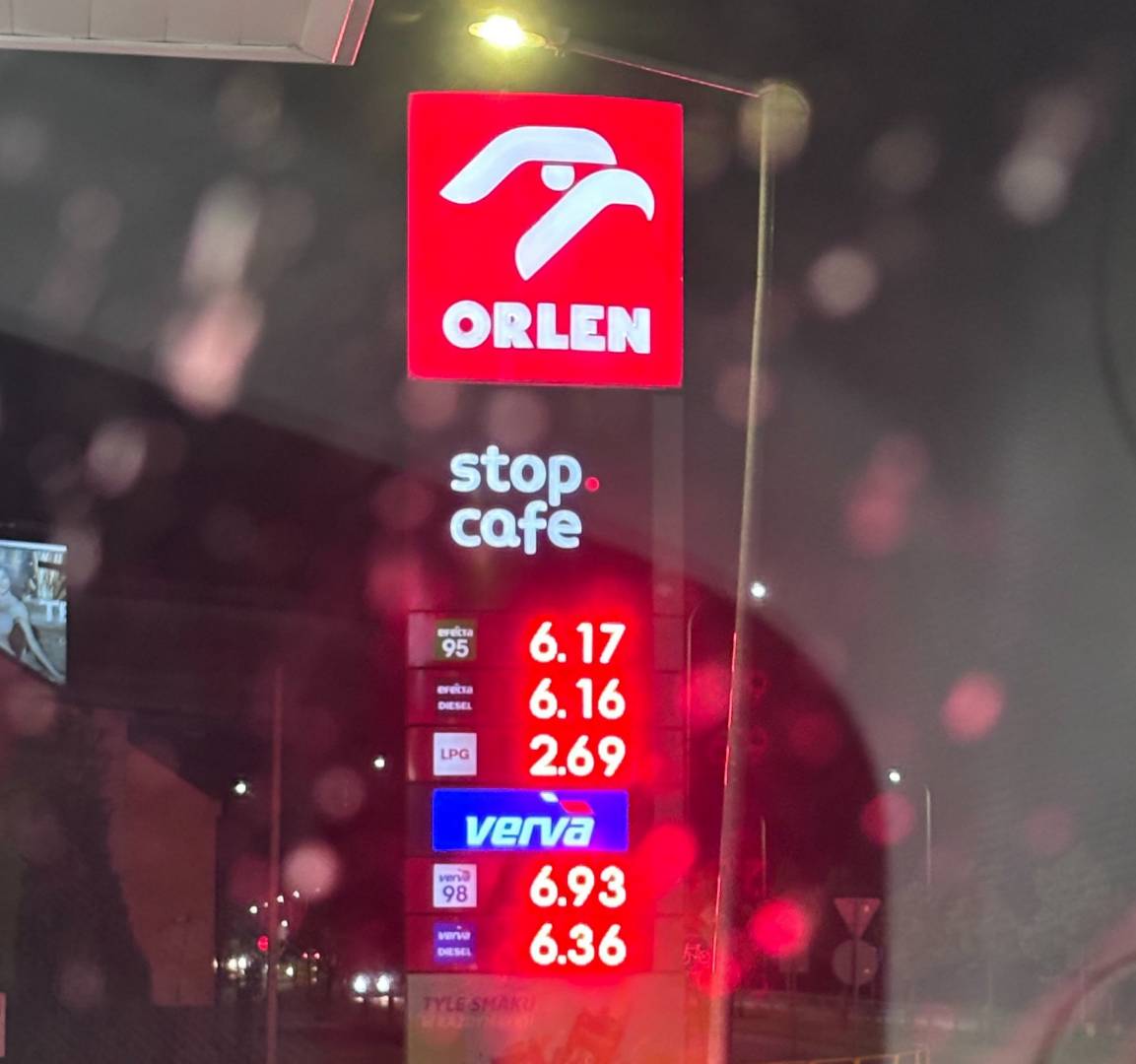 sketch-1765841839703