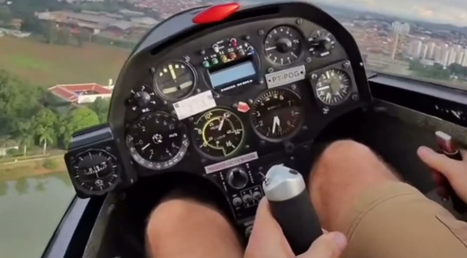 突っ込んできて低空ループ！！